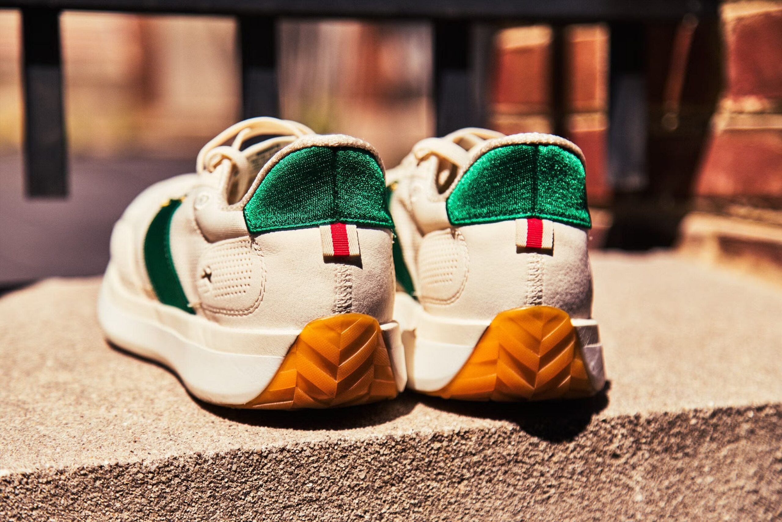 کفش Tracksmith Eliot Ryder در نمای محصول